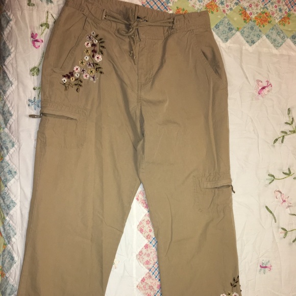 Clearance 🛍 Fashion bug khaki beaded flowery pants. - Picture 2 of 7